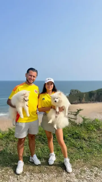 Pomsky 17 Pareja con sus dos Pomskies adoptados